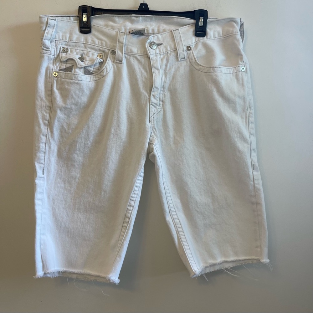 True Religion Men’s White Distress Denim Shorts size 36